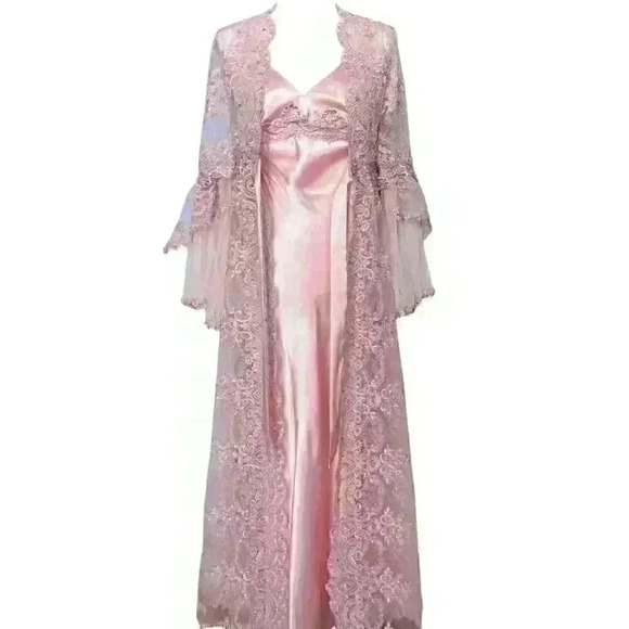 Luxurious Pink Satin and Lace Bridal Night Dress and Robe - Picture 4 of 6